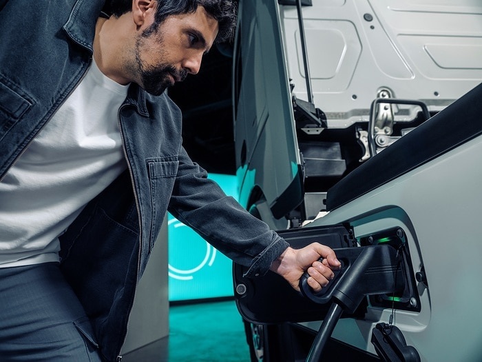 Daimler Truck bündelt Angebote rund um E-Infrastruktur und Laden in Europa unter neuer Marke TruckChargeDaimler Truck bundles offerings related to e-infrastructure and charging in Europe under the new TruckCharge brandDaimler Truck bündelt Angebote rund um E-Infrastruktur und Laden in Europa unter neuer Marke TruckChargeDaimler Truck bundles offerings related to e-infrastructure and charging in Europe under the new TruckCharge brand