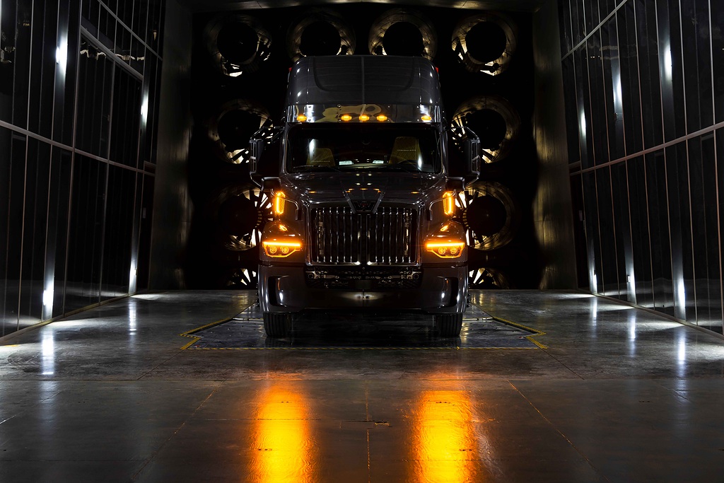 Daimler Truck präsentiert neuen Fernverkehrs-Lkw Western Star 57X in Nordamerika Daimler Truck introduces all-new Western Star 57X on-highway truck in North America 