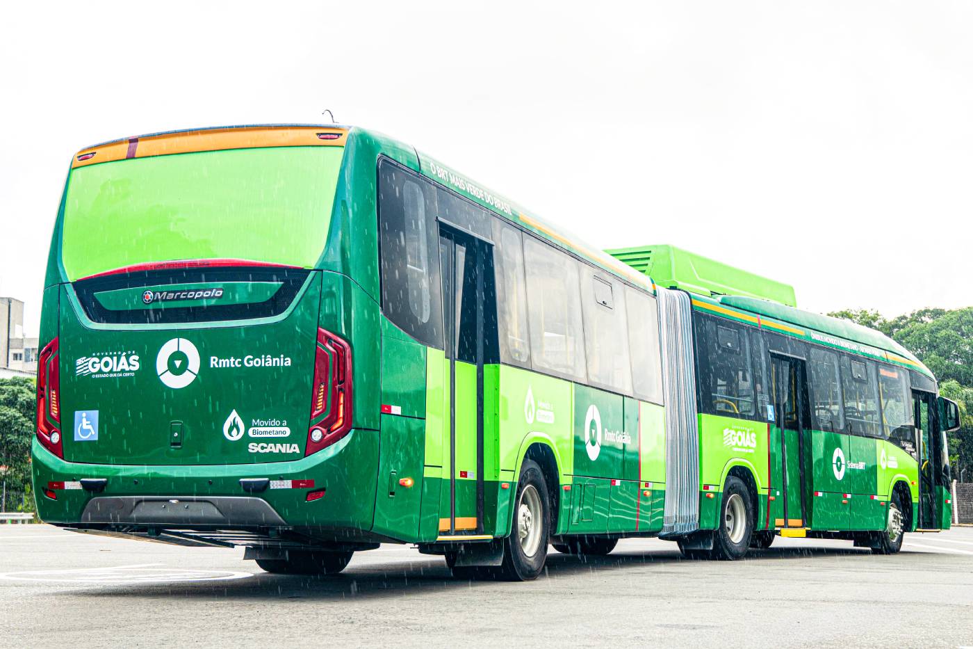 Marcopolo_y_Scania_entregan_los_primeros_autobuses_articulados_4.jpg