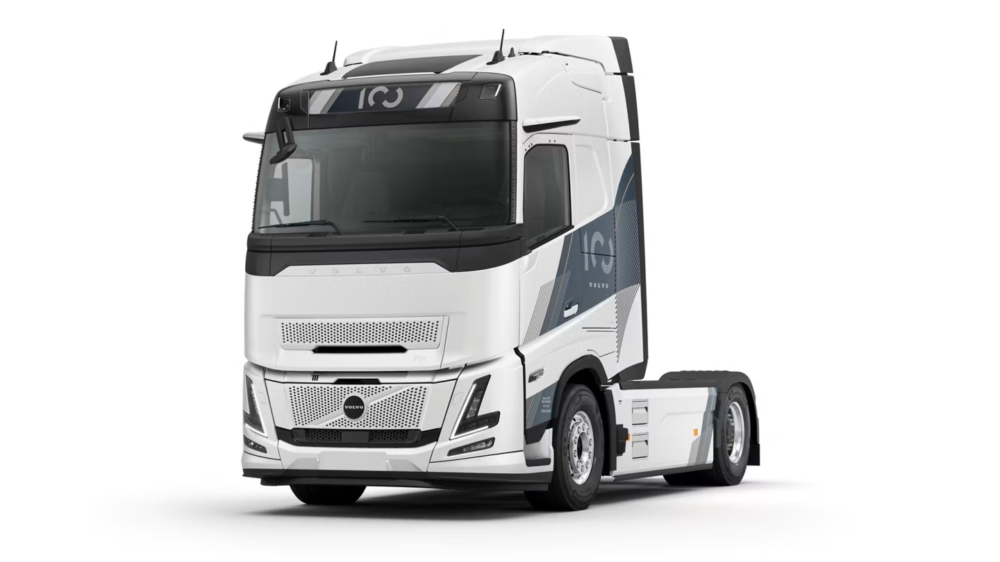 Volvo Trucks lanza un camión edición especial para celebrar su 100 aniversario