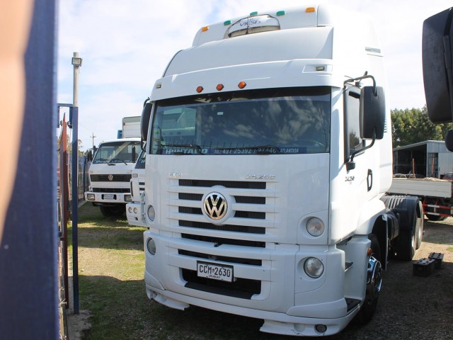 11_Pintado_Volkswagen_Constellation_24250_ano_2013_tractor_6_x_2_U_45.000_2