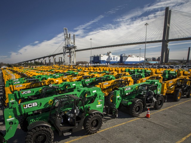 2015_-_construction_and_agricultural_Loadalls_line_the_Port_of_Savannah_ready_for_delivery_to_customers