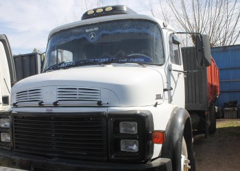 Mercedes-Benz 1313 del año 1992 con caja con baranda