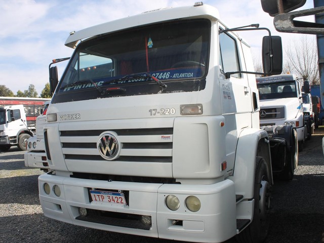 32_Pintado_Volkswagen_Worker__17220_tractor_doble_eje_ano_2007
