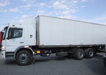 Mercedes-Benz Atego 2425 furgón doble eje