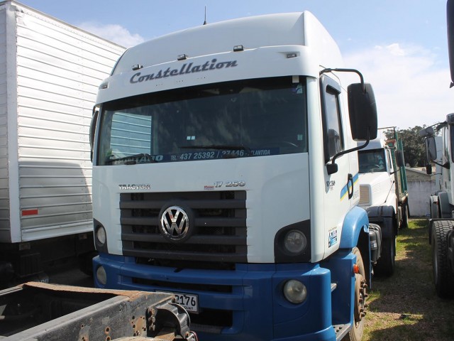 40_Pintado_Volkswagen_Constellation__17250_tractor_4_x_2_ano_2009_1