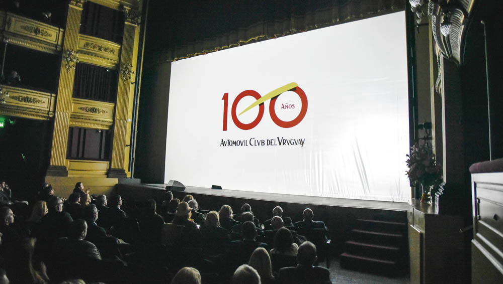 Automóvil Club del Uruguay celebró el centenario de su fundación con una gala en el Teatro Solís