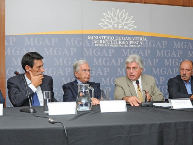 Alonso_Porteiro_Aguerre_y_De_Izaguirre_en_presentacion_de_fideicomiso
