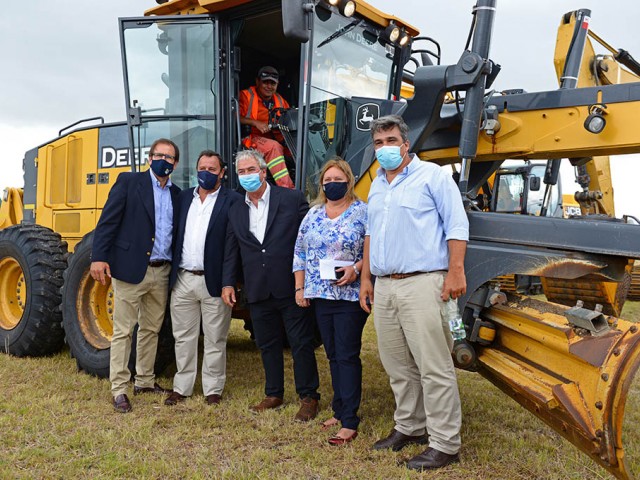 El ministro de transporte, Luis Alberto Heber, encabezó la ceremonia de comienzo de obras en la ruta 3, en el departamento de San José