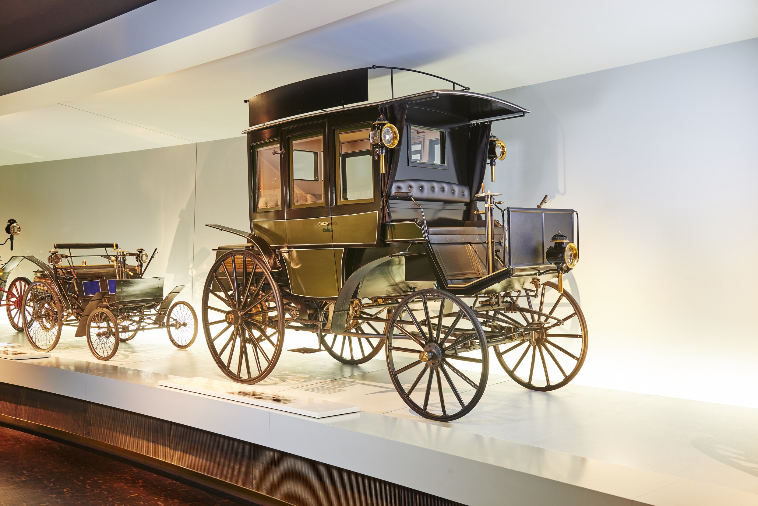 Mercedes-Benz celebra los 125 años del bus