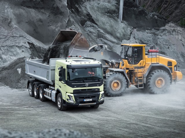 FMX-in-quarry-with-CE-front-loader