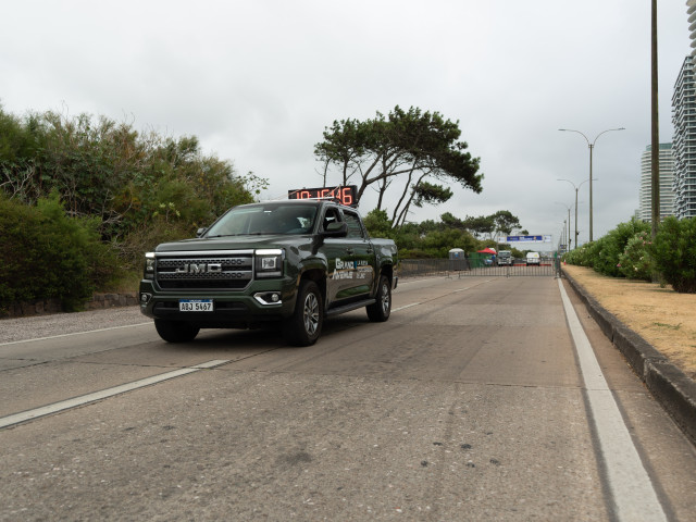 JMC apuesta a un verano lleno de eventos deportivos con su pick-up Grand Avenue