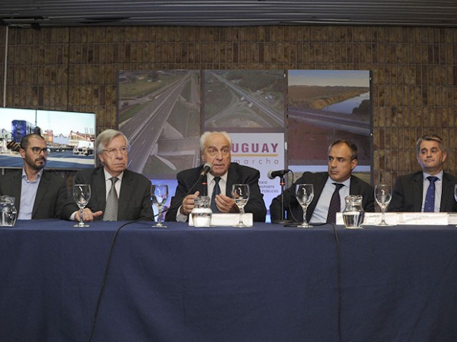 Gobierno firmó el contrato para el inicio de la construcción del Ferrocarril Central