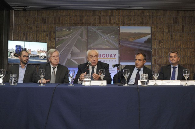 Gobierno firmó el contrato para el inicio de la construcción del Ferrocarril Central