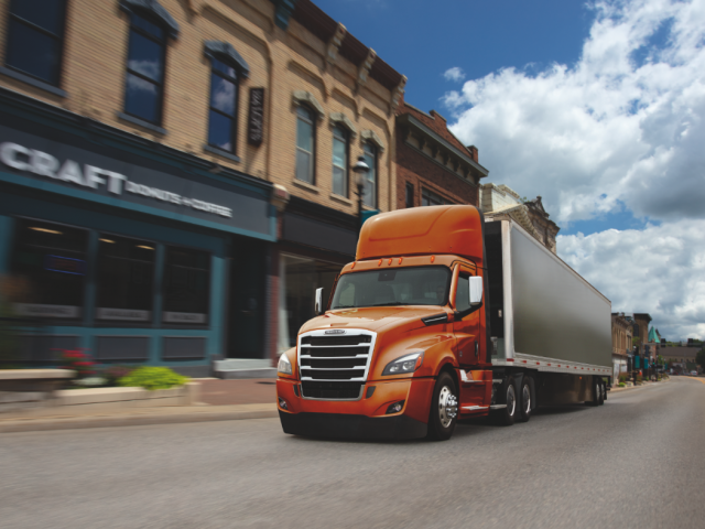 Freightliner_Cascadia_y_M2_reconocidos_por_sus_altos_valores_residuales_en_World_of_Concrete