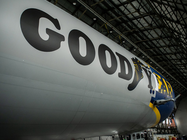 100 años de historia y orgullo: El dirigible de Goodyear despierta la magia del pasado