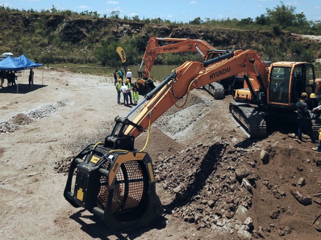 Demo live de MB Crusher y Hyundai Construction Equipment en San José