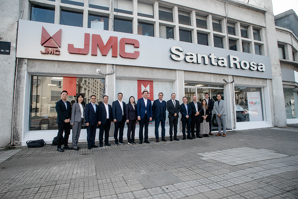 Santa Rosa recibió a autoridades del gobierno chino y de la marca JMC