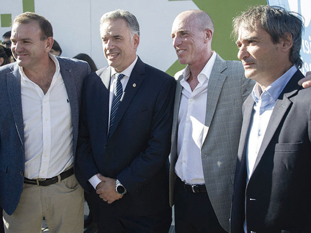 Presidente Orsi asistió a la presentación de ómnibus eléctricos para Canelones