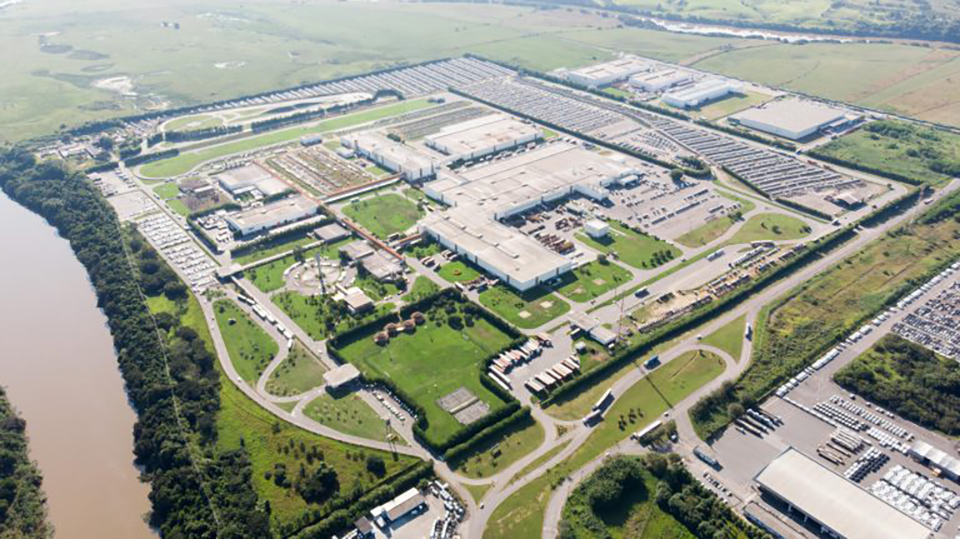 VW acelera la digitalización y amplía la robótica en la producción