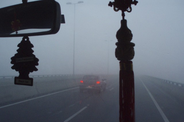 10 consejos para manejar con niebla: lo que sí debemos hacer
