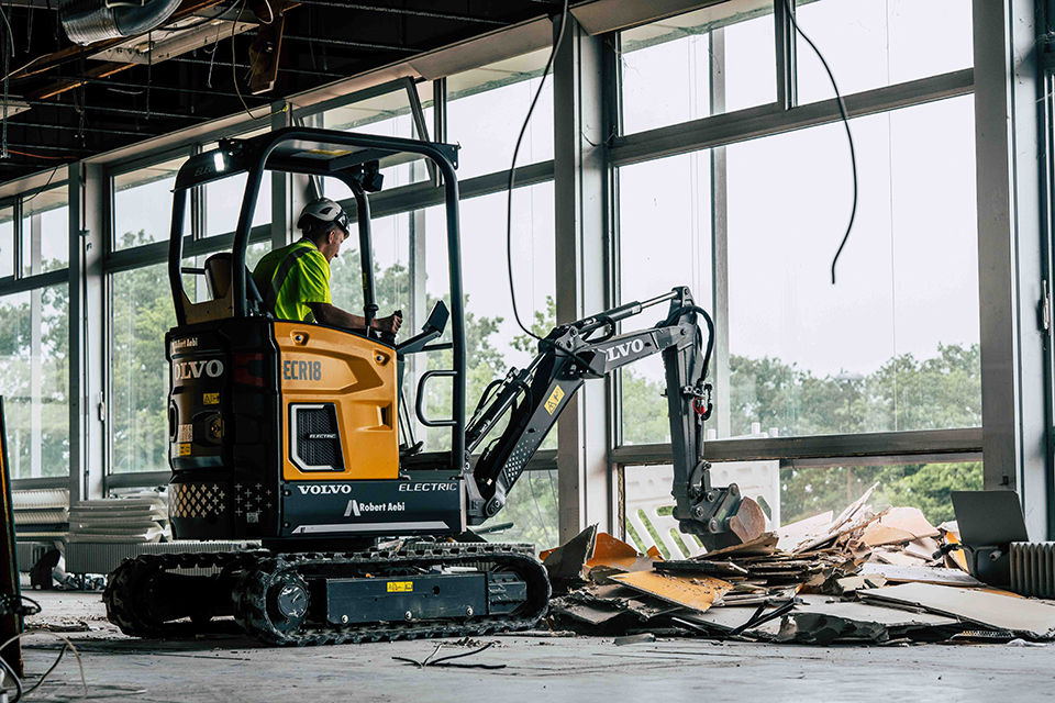 Volvo CE protagoniza la primera demolición realizada con máquinas totalmente eléctricas en el mundo