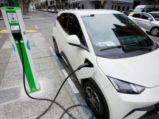Preocupación en las Estaciones de Servicio: por primera vez la venta de autos eléctricos superan a los nafteros Preocupación en las Estaciones de Servicio: por primera vez la venta de autos eléctricos superan a los nafteros