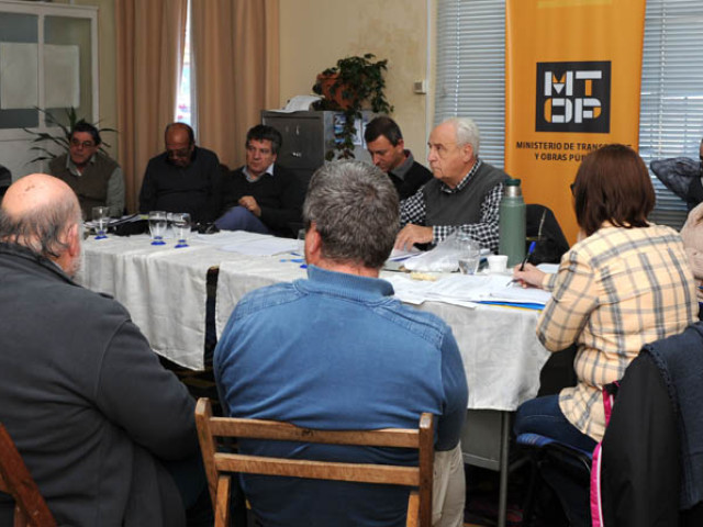 Rossi_se_reunio_este_domingo_13_en_Fray_Bentos_con_organizaciones_sociales_de_Rio_Negro