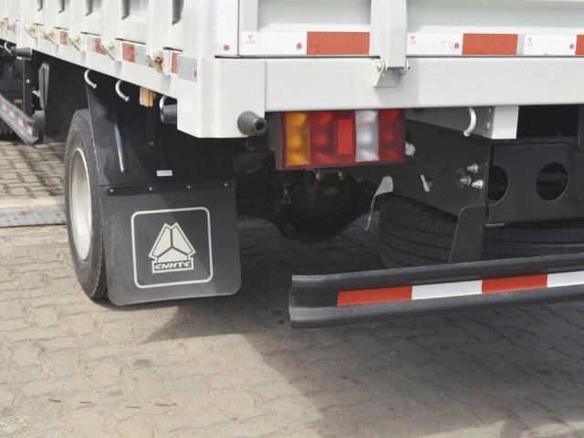 SINOTRUK_HOWO_4x2_LIGHT_TRUCK_5