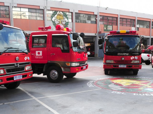 Uruguay recibió donación japonesa de cuatro coches bomba para la Dirección Nacional de Bomberos
