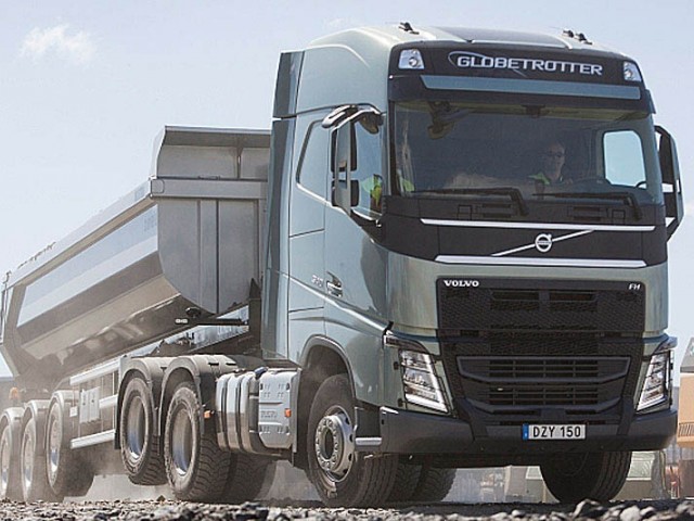 Volvo_presenta_el_FH_6x4_Eje_Elevable