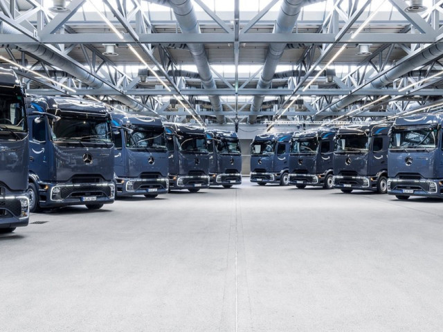 Amazon está desplegando más de 50 camiones Mercedes-Benz eActros 600 en las carreteras alemanas Amazon está desplegando más de 50 camiones Mercedes-Benz eActros 600 en las carreteras alemanas