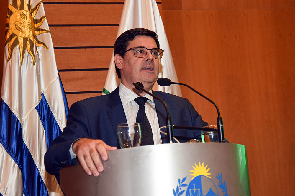Plan Subite Buses permitirá la incorporación de diez buses eléctricos en ocho gobiernos departamentales