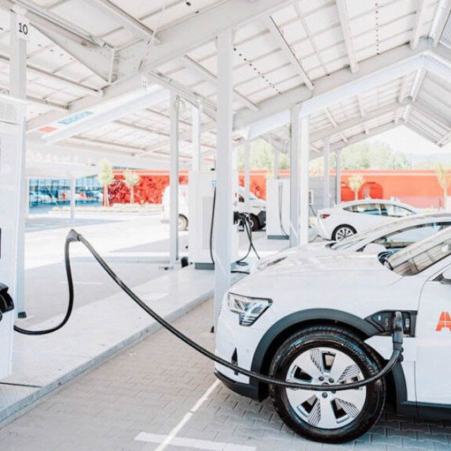 ¿Dónde quiero esperar?: el negocio que las estaciones deberían encontrar en la carga eléctrica ¿Dónde quiero esperar?: el negocio que las estaciones deberían encontrar en la carga eléctrica