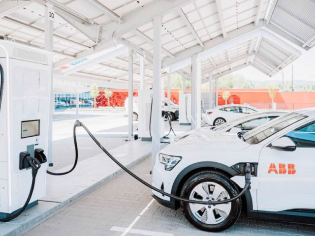 ¿Dónde quiero esperar?: el negocio que las estaciones deberían encontrar en la carga eléctrica