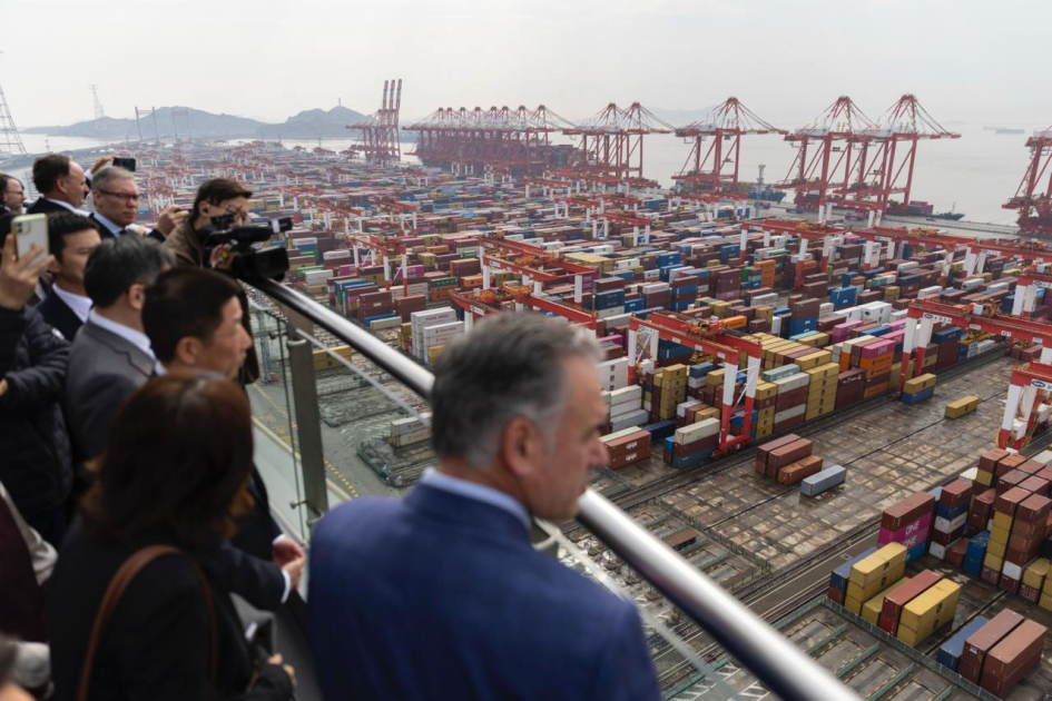 Orsi recorrió el puerto de Shanghái, la terminal logística marítima más grande del mundo