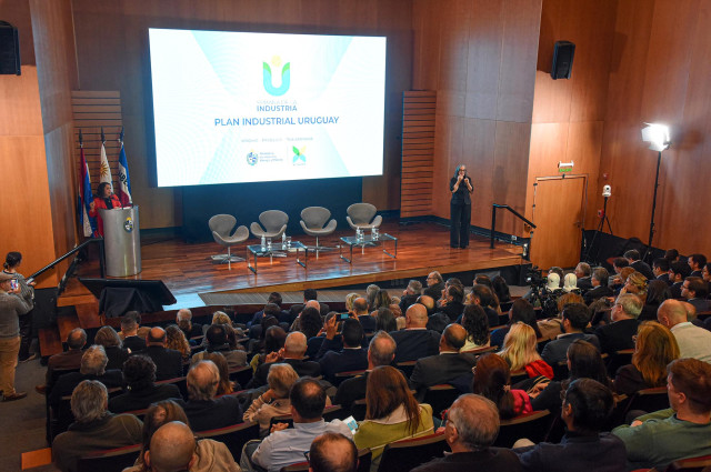 MIEM presentó lineamientos para el diseño de una Política Industrial hacia 2050