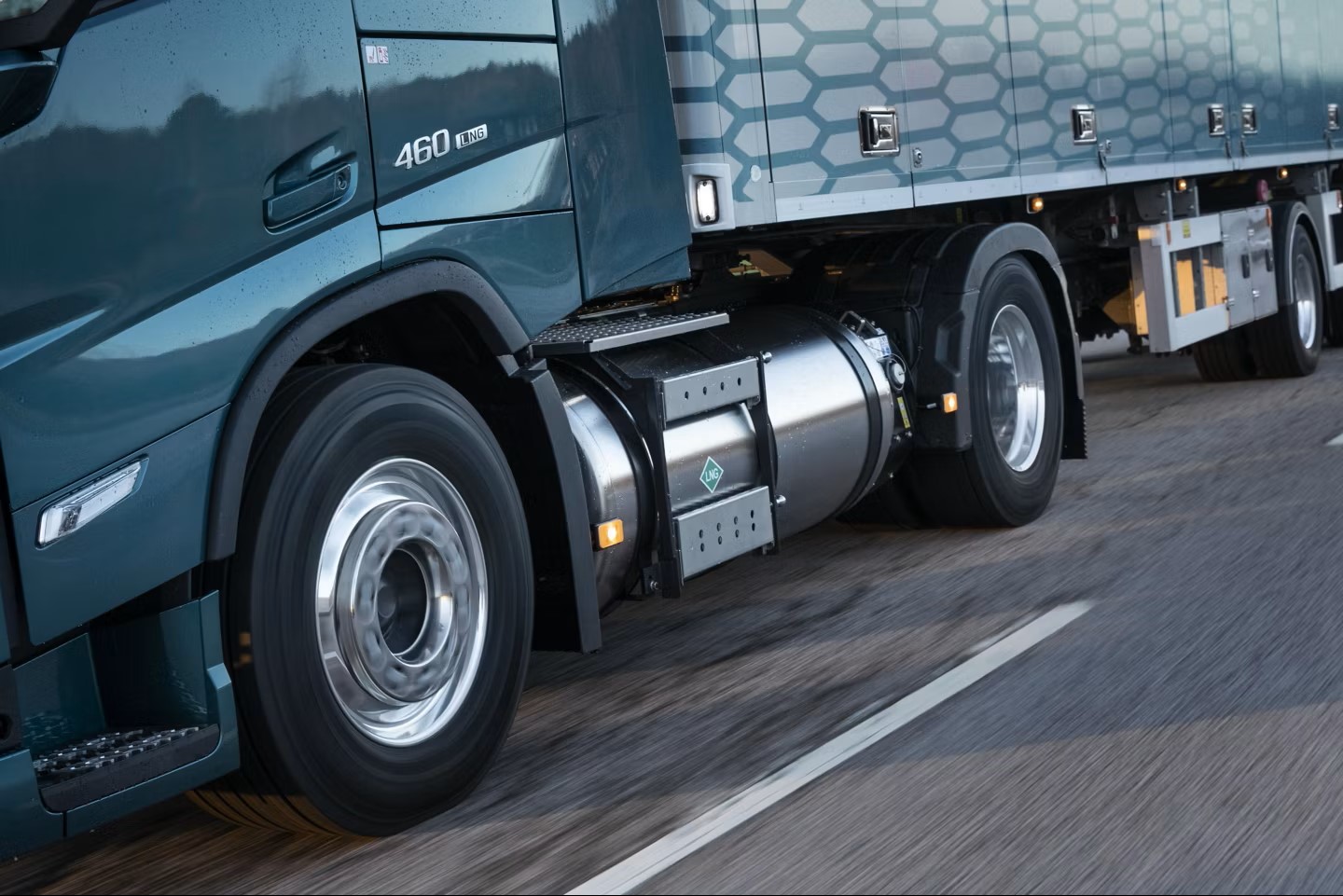 Volvo Trucks alcanza un nuevo hito con 10.000 camiones de gas vendidos en el mundo