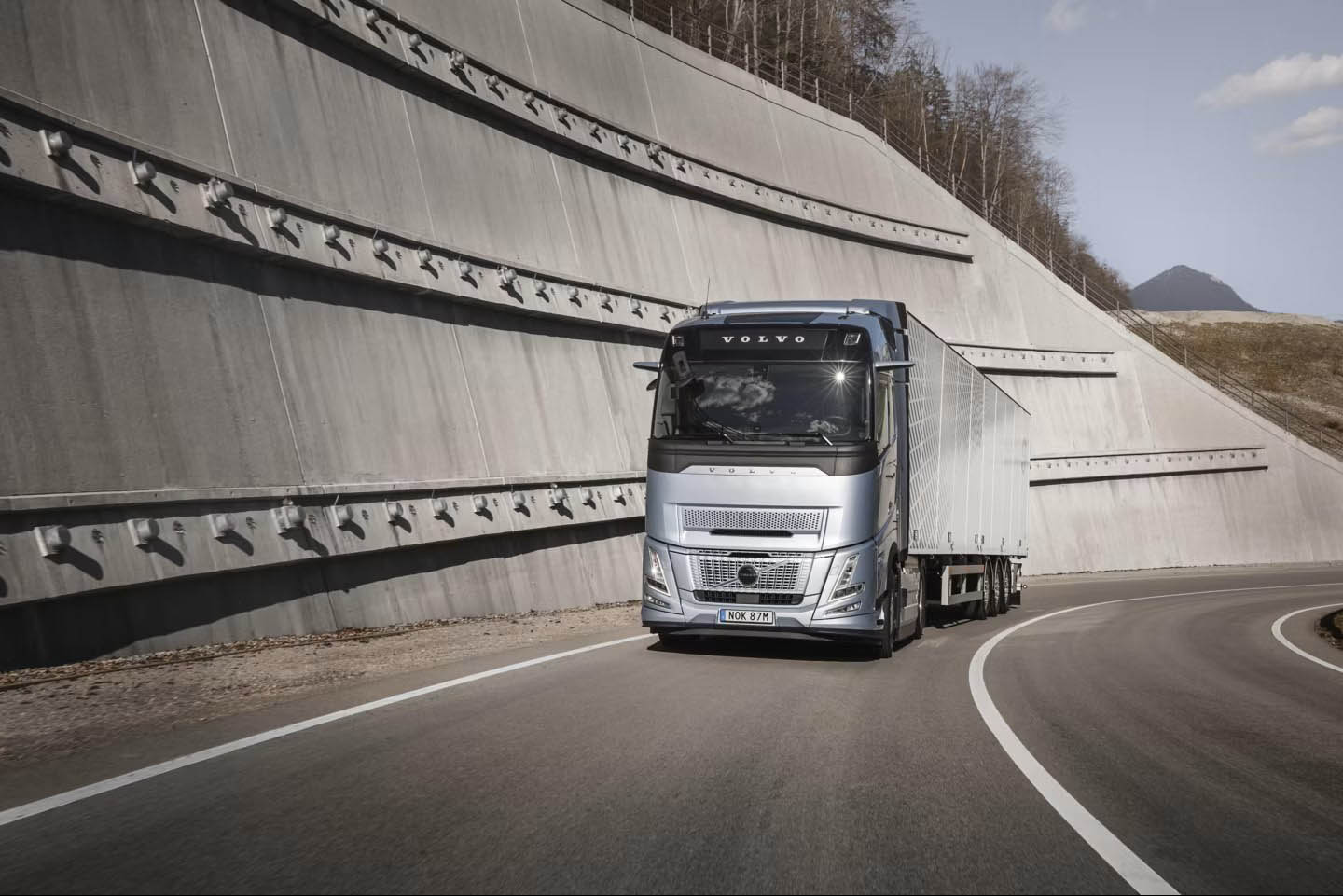 Volvo Trucks lanza la primera tecnología de motor stop/start del mundo para ahorrar combustible y CO2