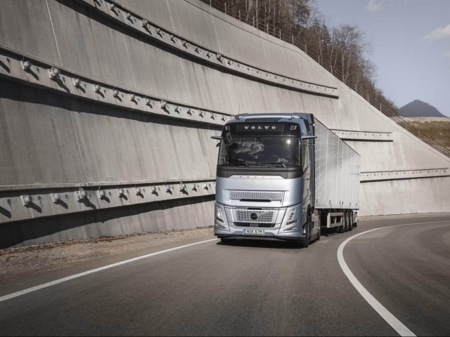 Volvo Trucks lanza la primera tecnología de motor stop/start del mundo para ahorrar combustible y CO2